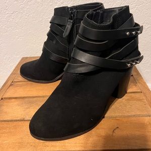 Woman's Black Ankle Boots Size 7.5
